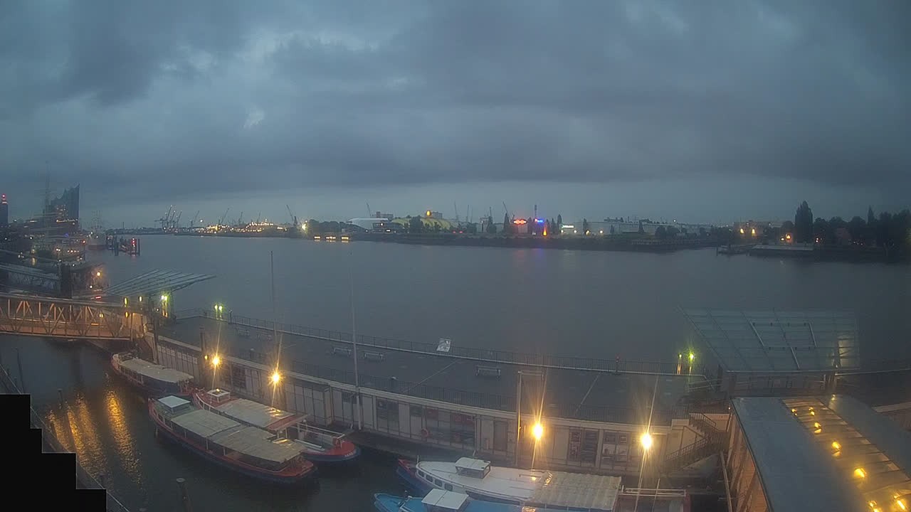 Archiv Foto Webcam Hamburg: Landungsbrücken
