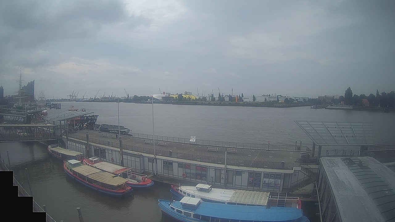 Archiv Foto Webcam Hamburg: Landungsbrücken