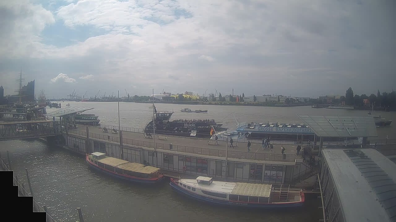 Archiv Foto Webcam Hamburg: Landungsbrücken