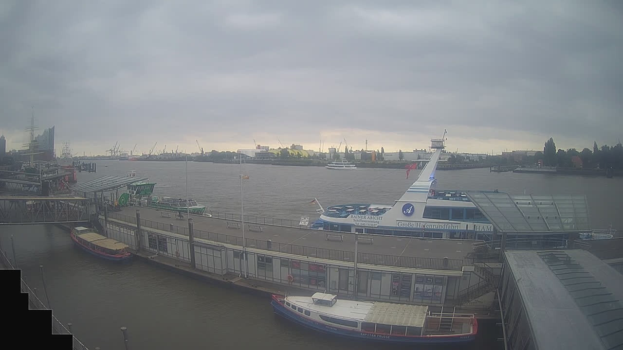 Archiv Foto Webcam Hamburg: Landungsbrücken