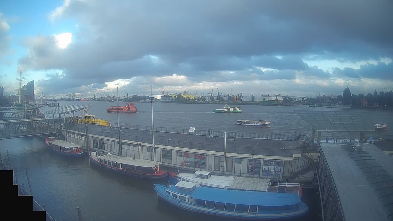 Archiv Foto Webcam Hamburg: Landungsbrücken