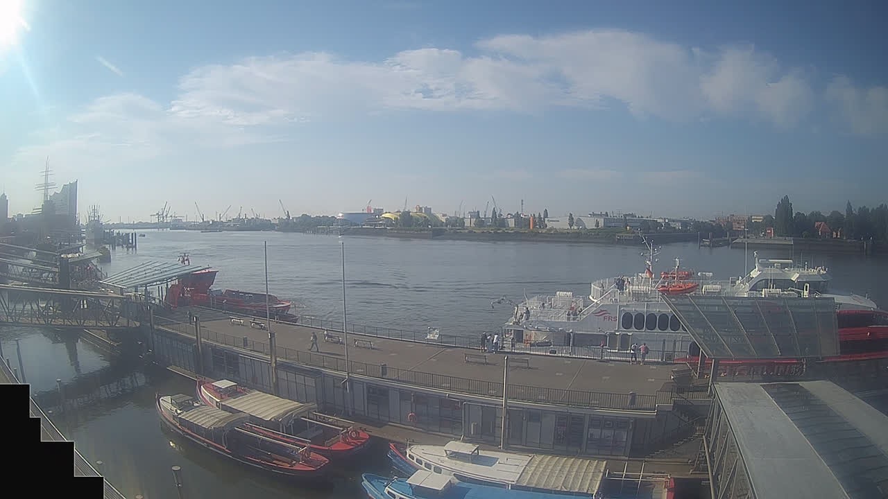 Archiv Foto Webcam Hamburg: Landungsbrücken