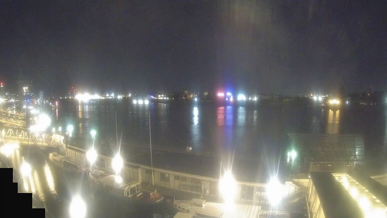 Archiv Foto Webcam Hamburg: Landungsbrücken