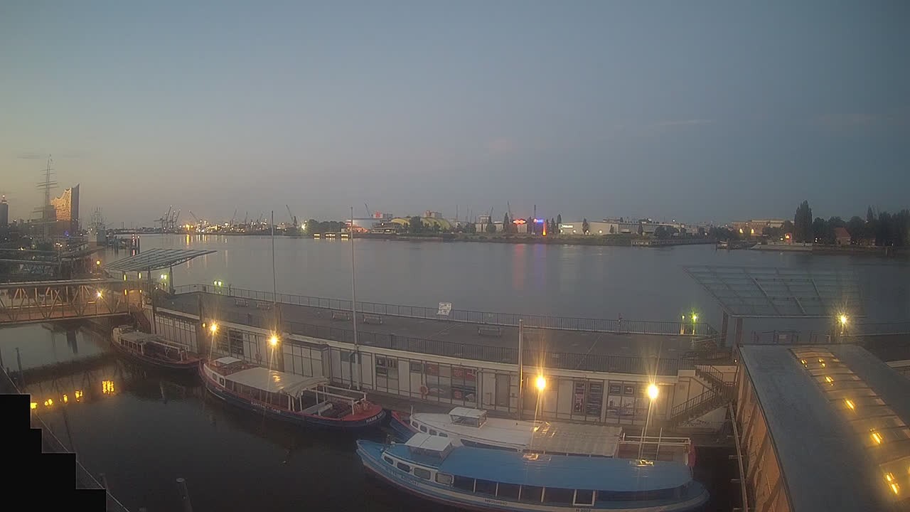 Archiv Foto Webcam Hamburg: Landungsbrücken