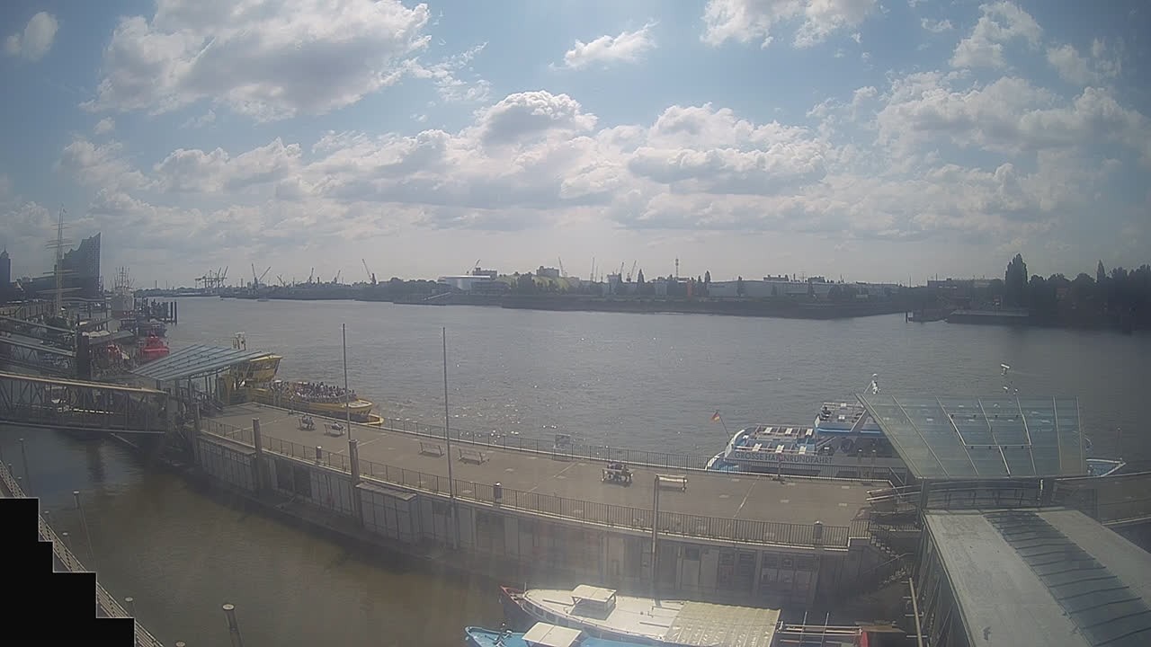 Archiv Foto Webcam Hamburg: Landungsbrücken