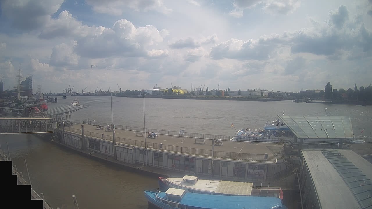 Archiv Foto Webcam Hamburg: Landungsbrücken
