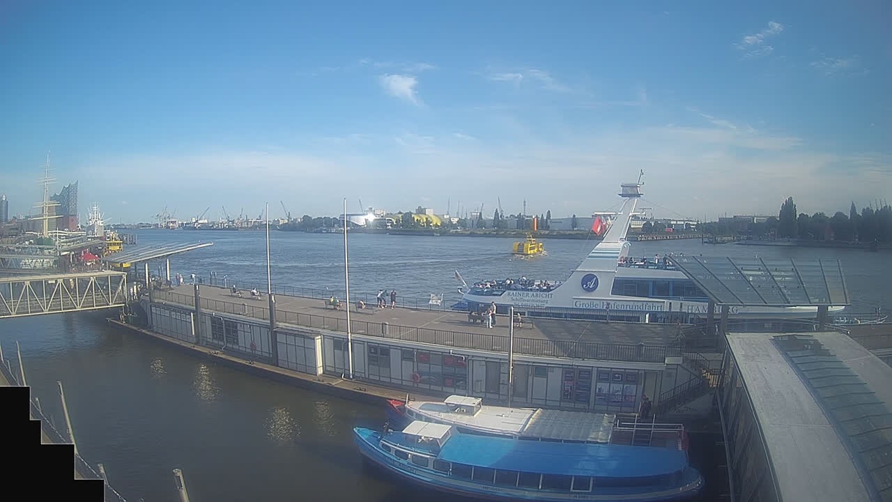 Archiv Foto Webcam Hamburg: Landungsbrücken