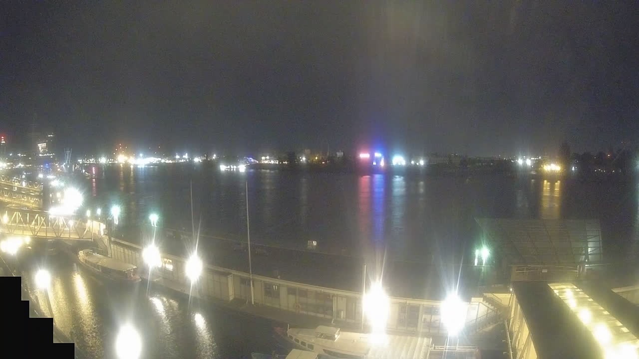 Archiv Foto Webcam Hamburg: Landungsbrücken