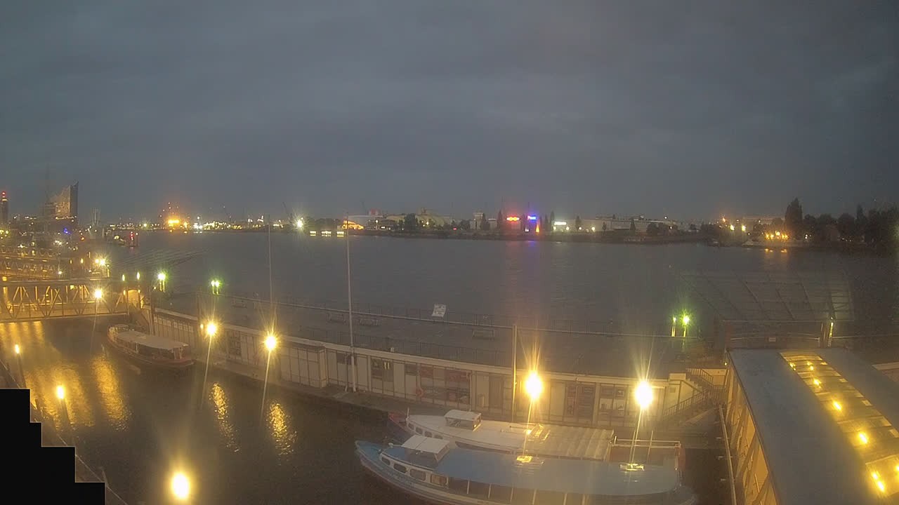 Archiv Foto Webcam Hamburg: Landungsbrücken