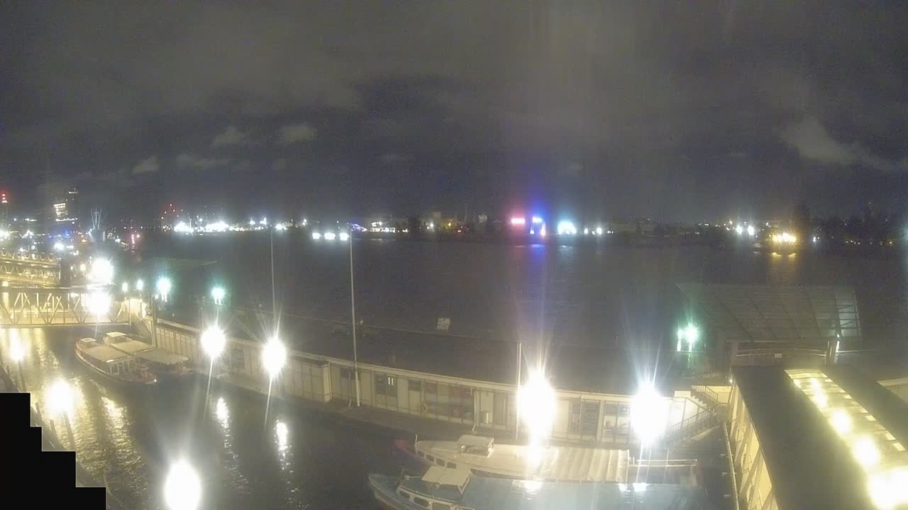 Archiv Foto Webcam Hamburg: Landungsbrücken