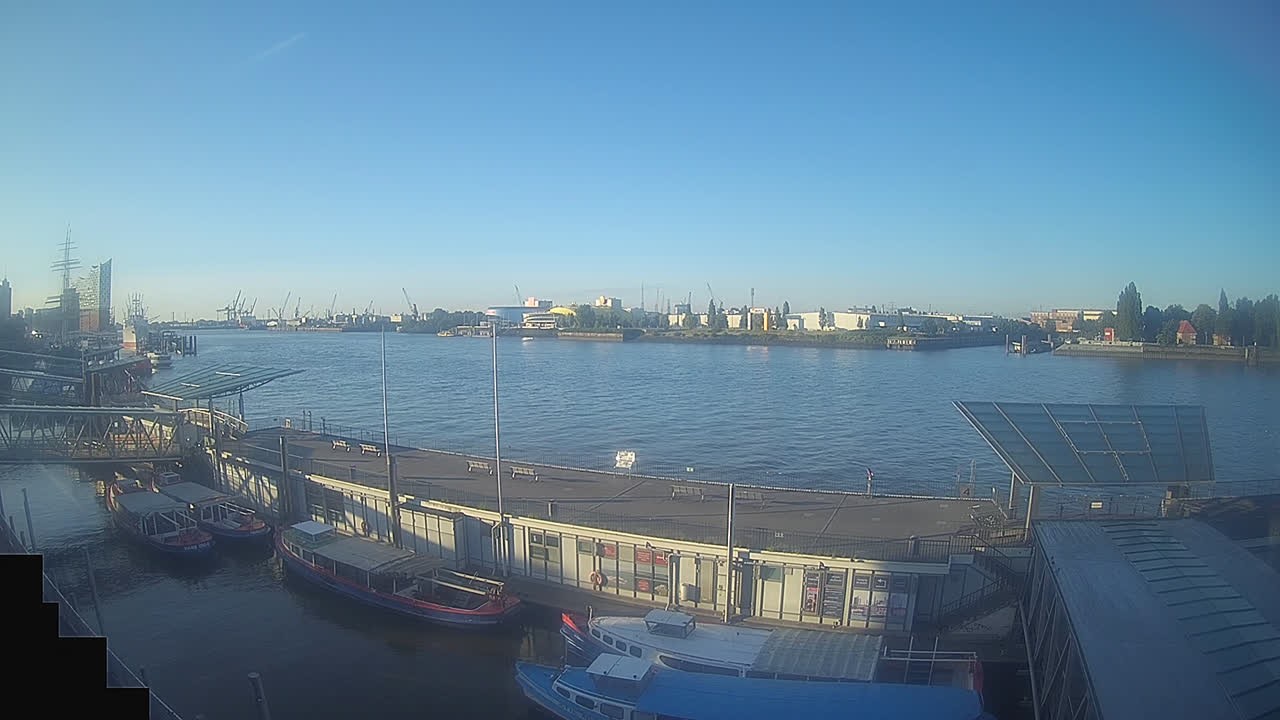 Archiv Foto Webcam Hamburg: Landungsbrücken