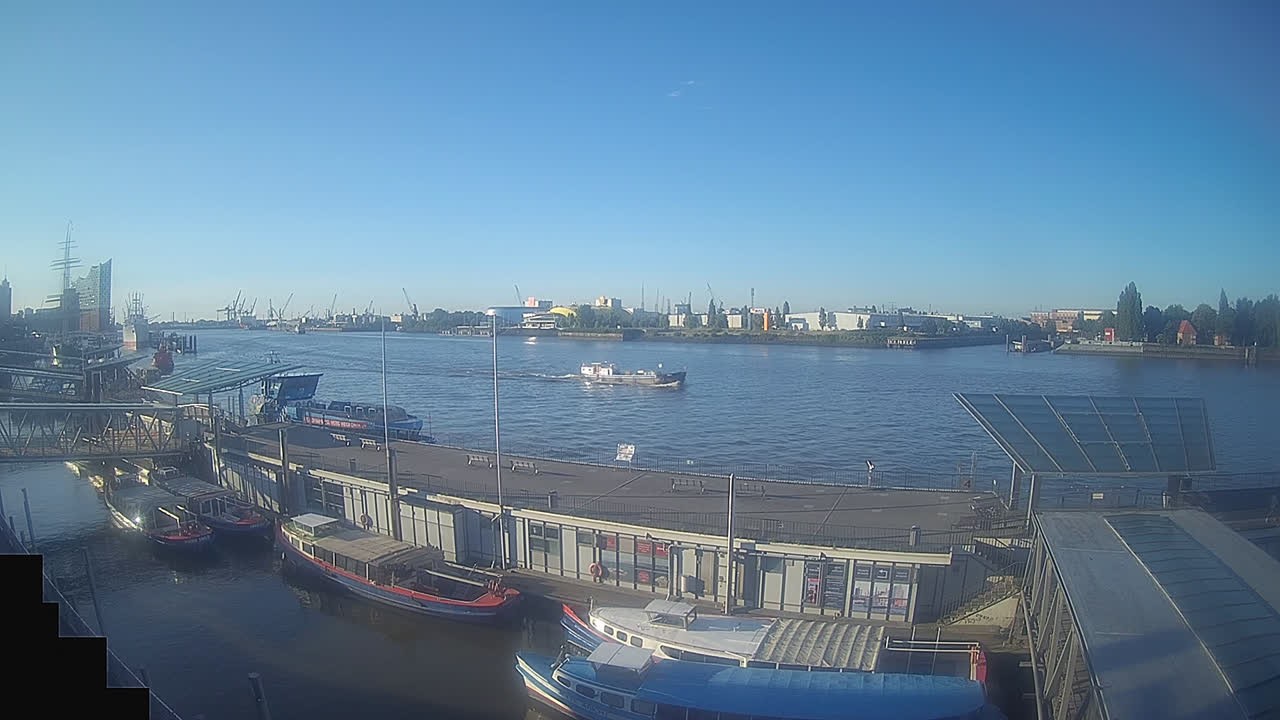 Archiv Foto Webcam Hamburg: Landungsbrücken