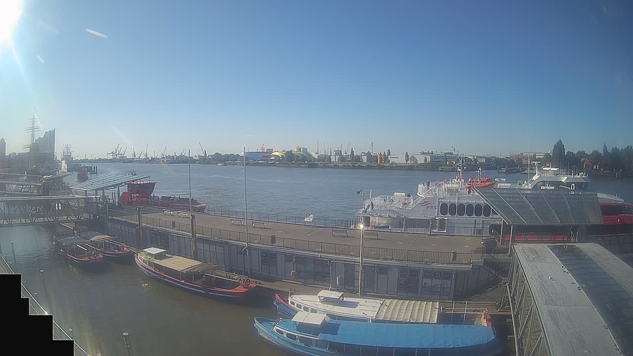 Archiv Foto Webcam Hamburg: Landungsbrücken