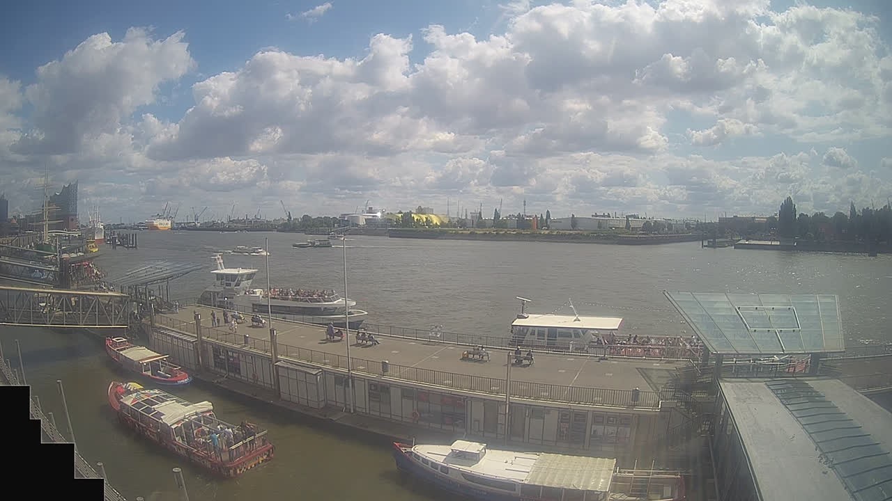 Archiv Foto Webcam Hamburg: Landungsbrücken