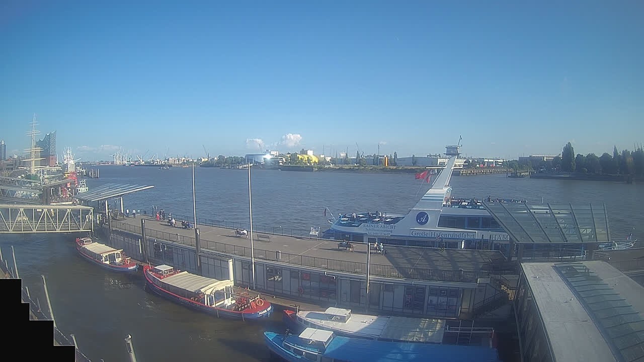 Archiv Foto Webcam Hamburg: Landungsbrücken