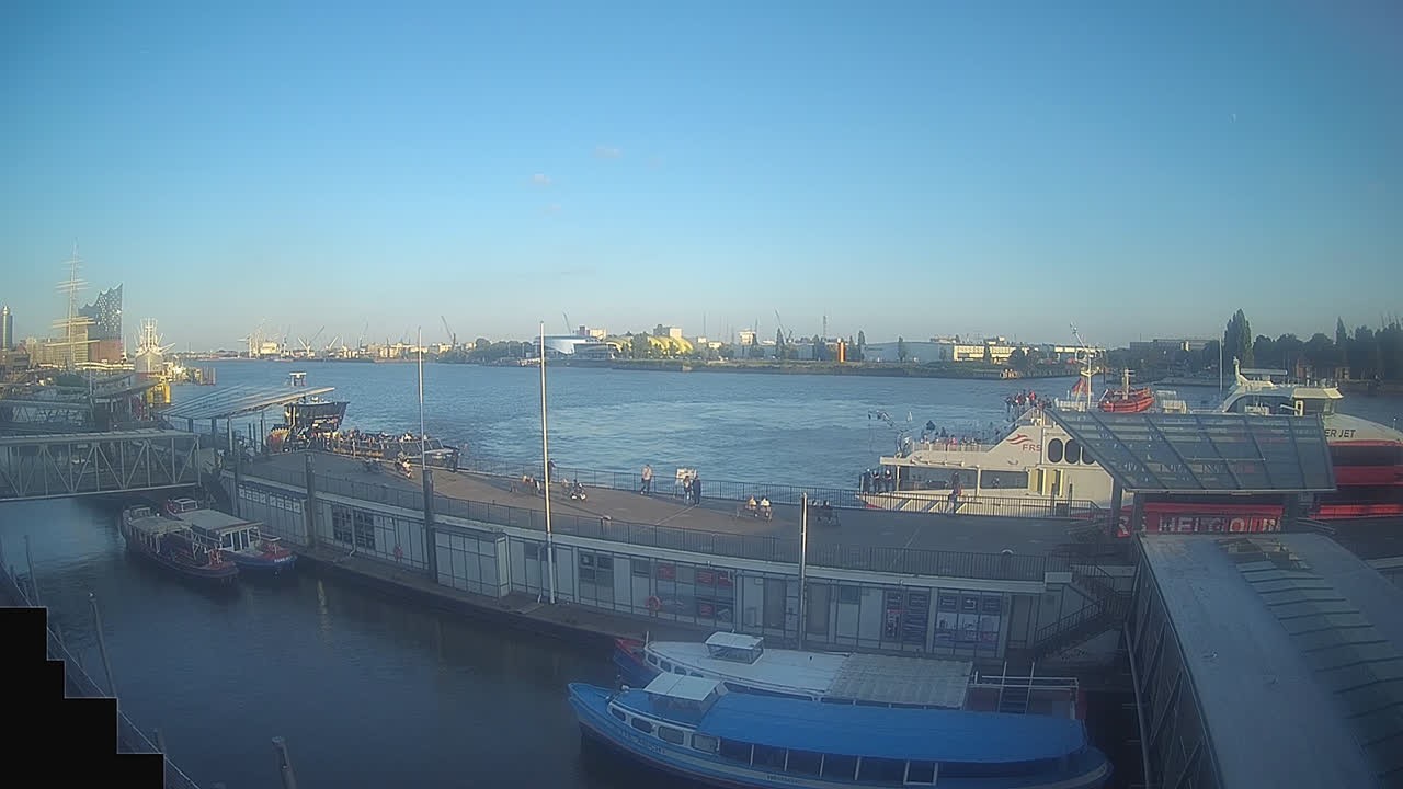 Archiv Foto Webcam Hamburg: Landungsbrücken