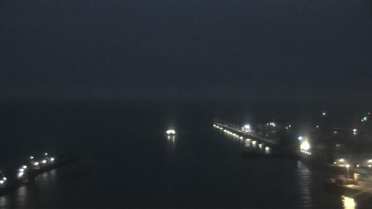 Archived image Webcam Helgoland: View of the loading bridge