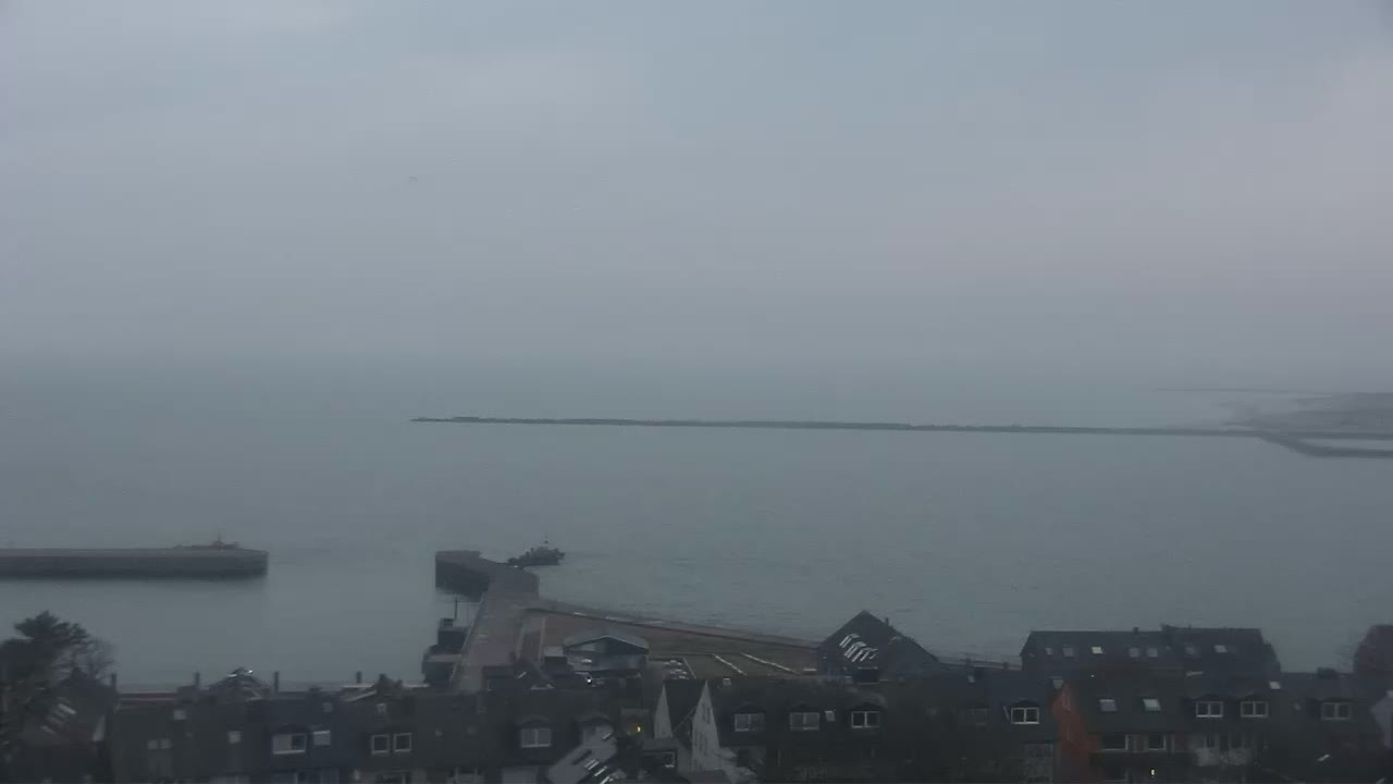 Archived image Webcam Helgoland: View of the loading bridge