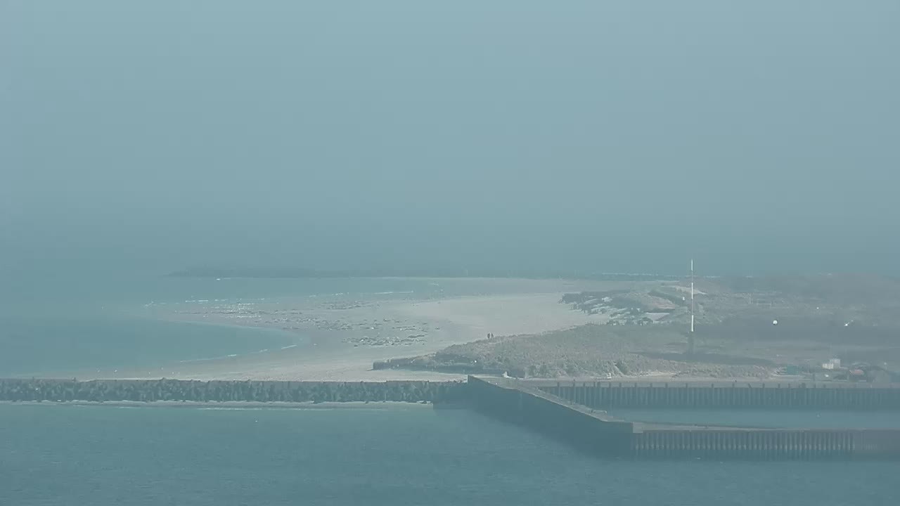 Archived image Webcam Helgoland: View of the loading bridge