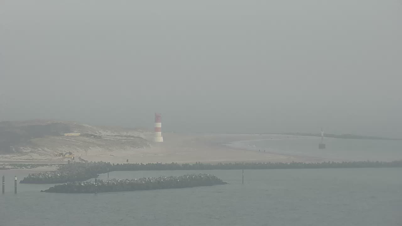 Archived image Webcam Helgoland: View of the loading bridge