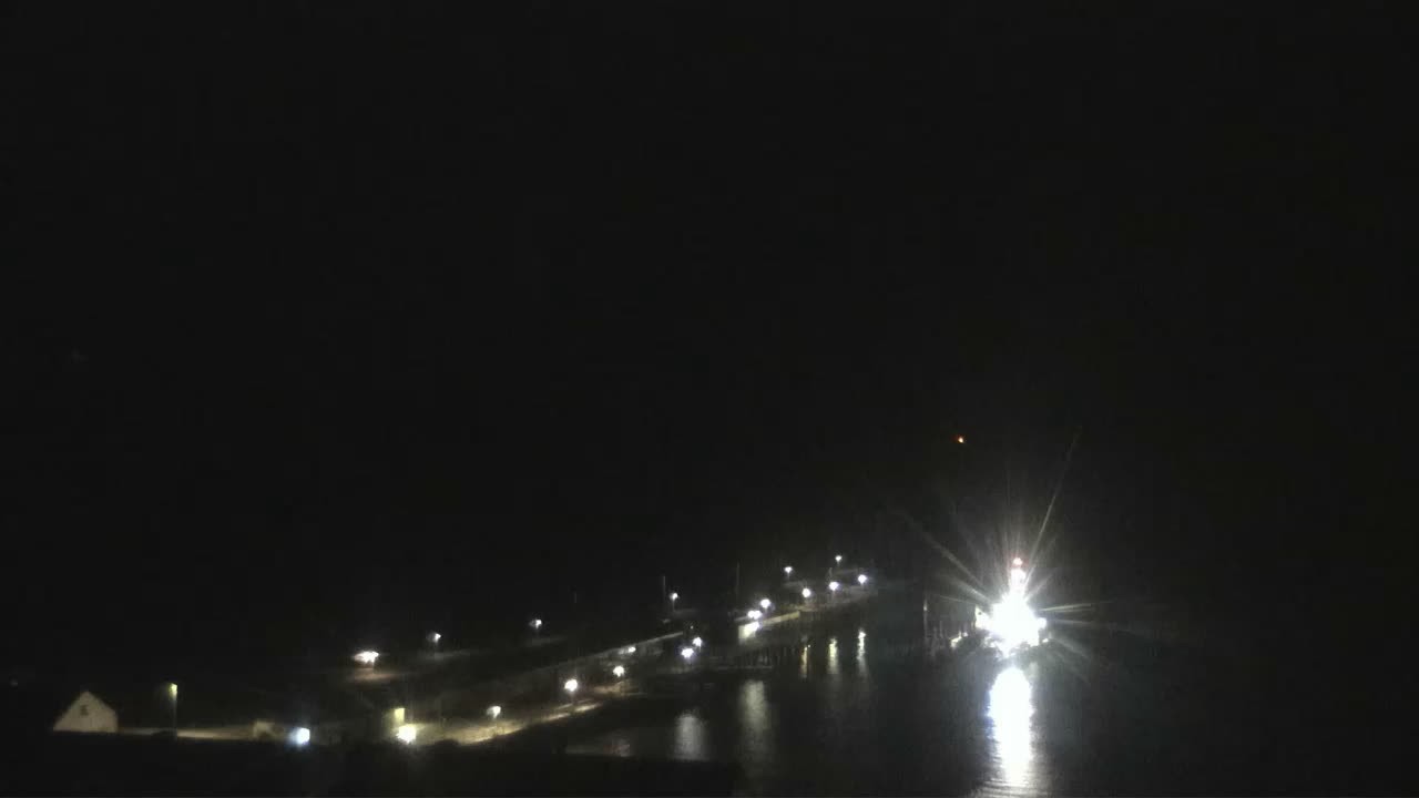 Archived image Webcam Helgoland: View of the loading bridge