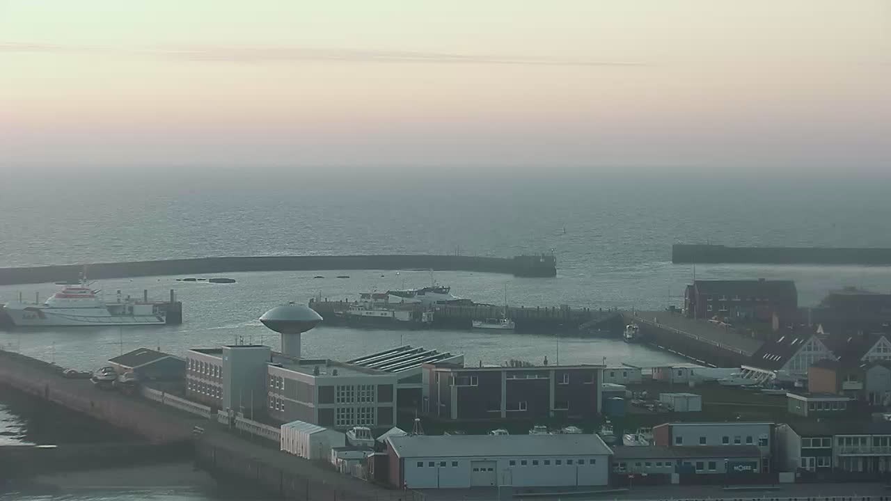 Archiv Foto Webcam Helgoland: Blick auf die Ladungsbrücke