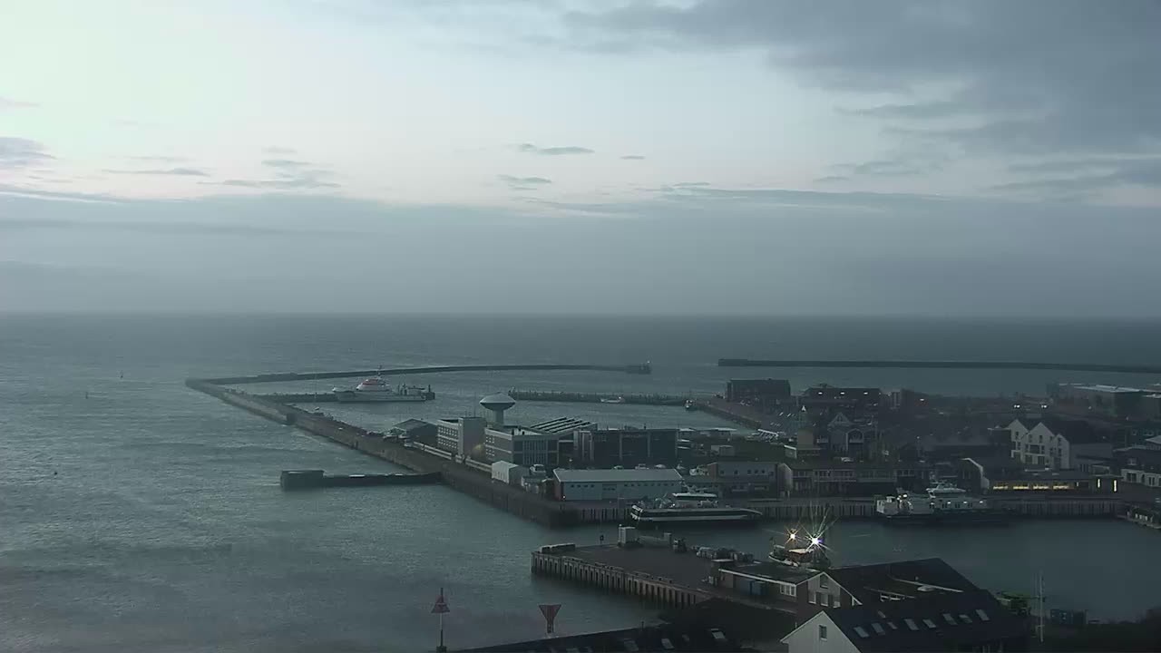 Archived image Webcam Helgoland: View of the loading bridge
