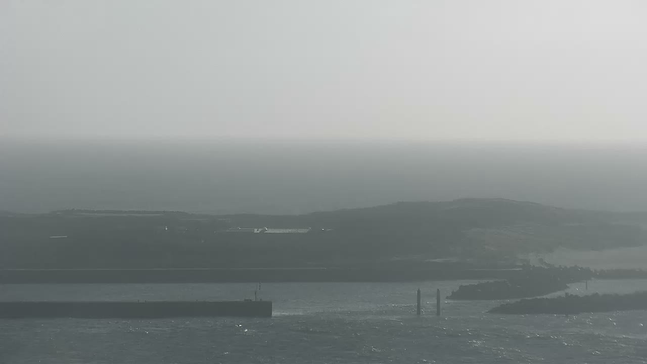 Archived image Webcam Helgoland: View of the loading bridge