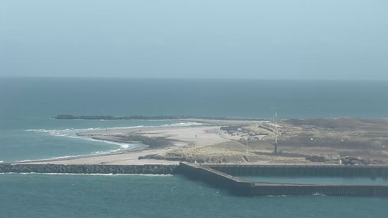 Archived image Webcam Helgoland: View of the loading bridge