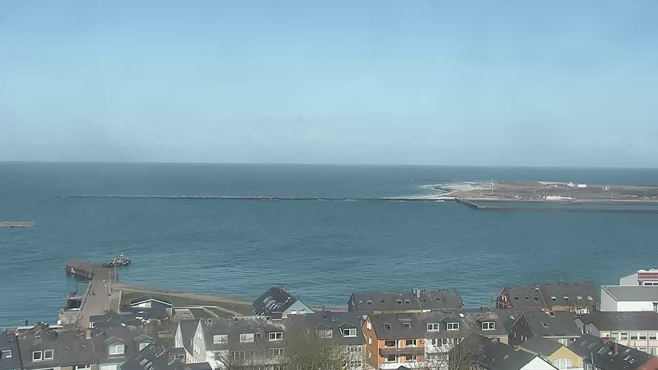 Archived image Webcam Helgoland: View of the loading bridge