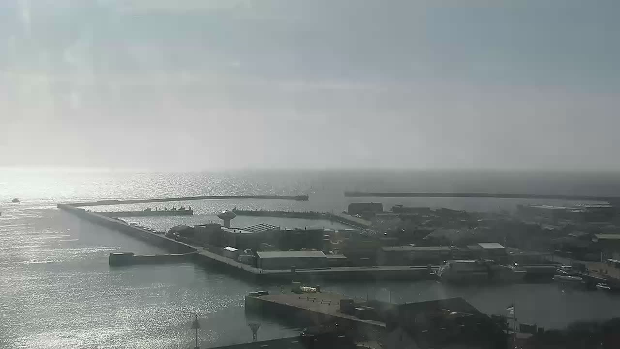 Archiv Foto Webcam Helgoland: Blick auf die Ladungsbrücke