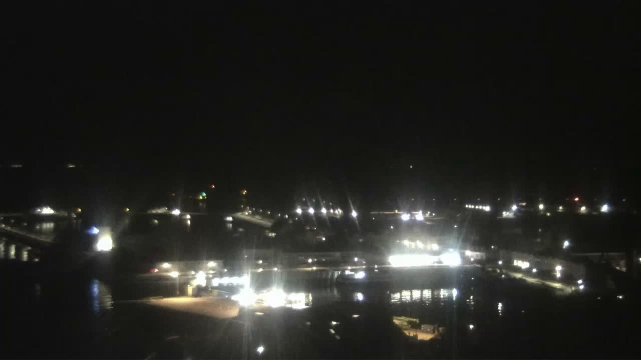 Archived image Webcam Helgoland: View of the loading bridge