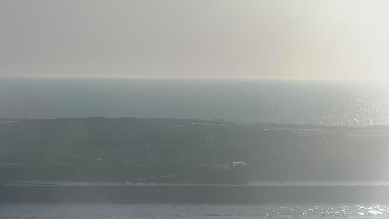 Archiv Foto Webcam Helgoland: Blick auf die Ladungsbrücke