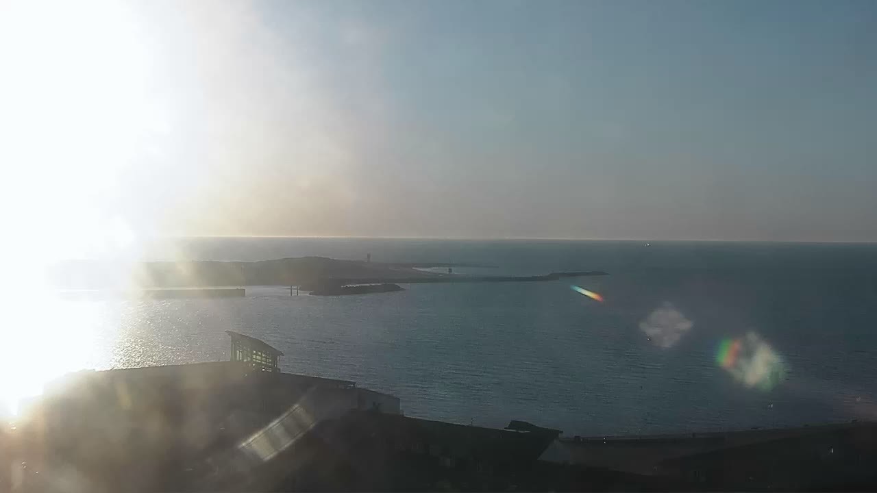Archived image Webcam Helgoland: View of the loading bridge