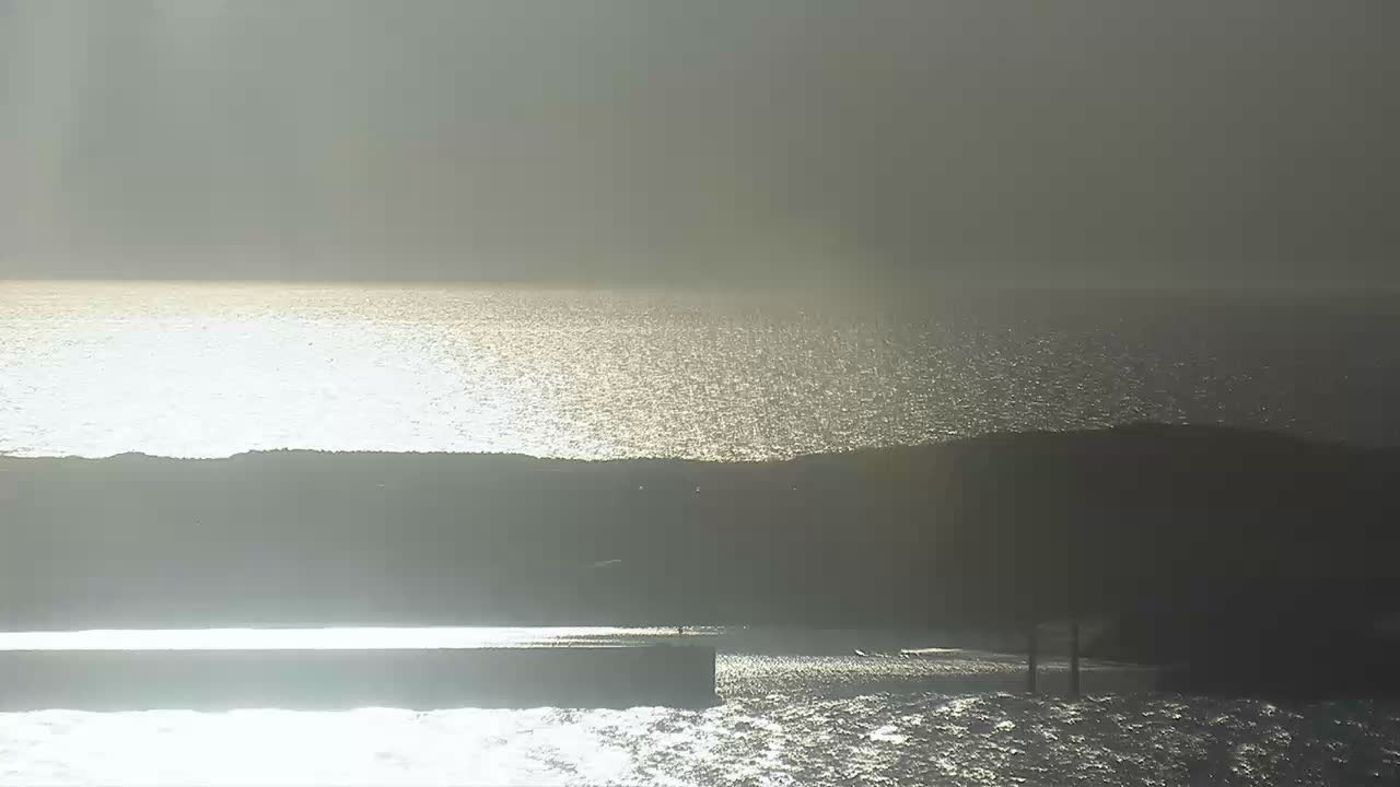 Archived image Webcam Helgoland: View of the loading bridge