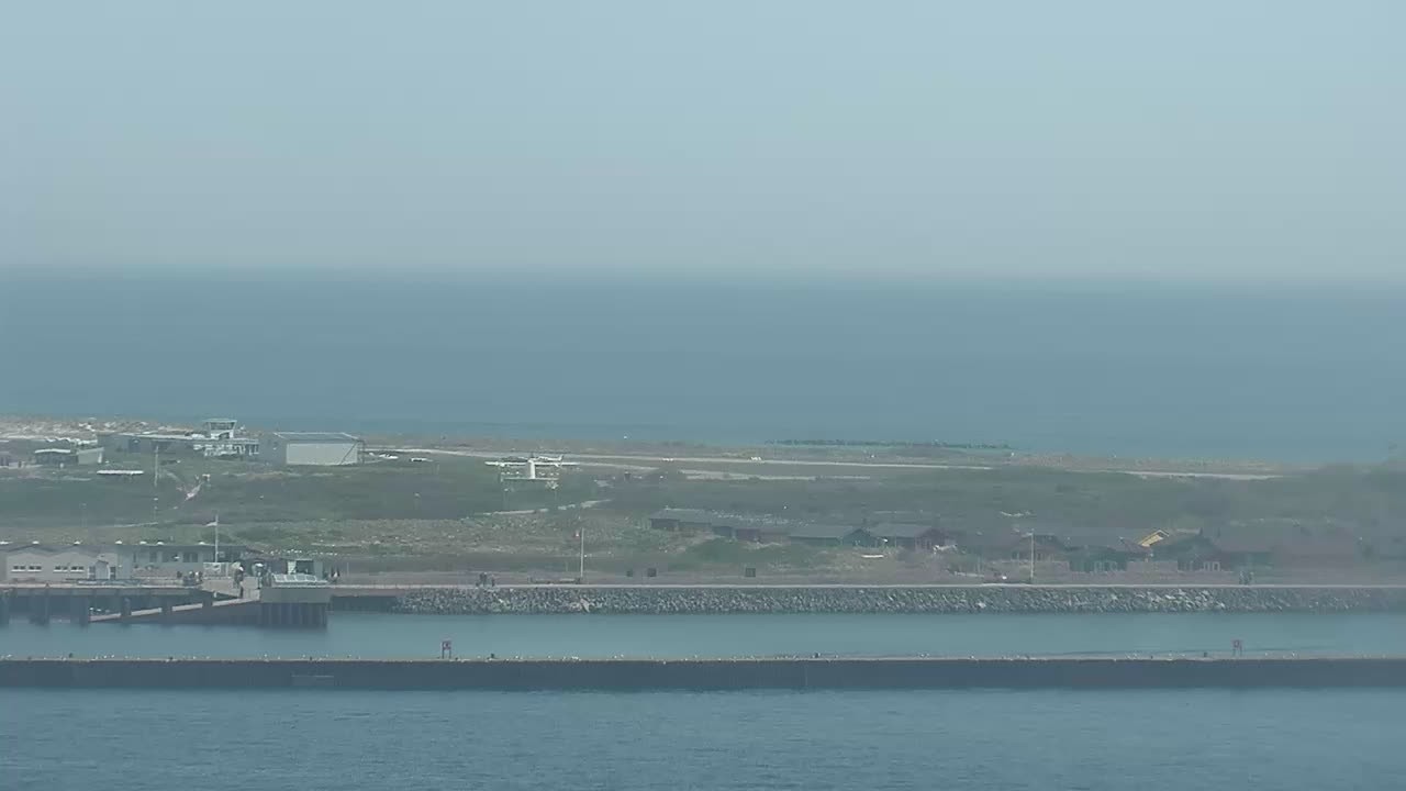 Archived image Webcam Helgoland: View of the loading bridge