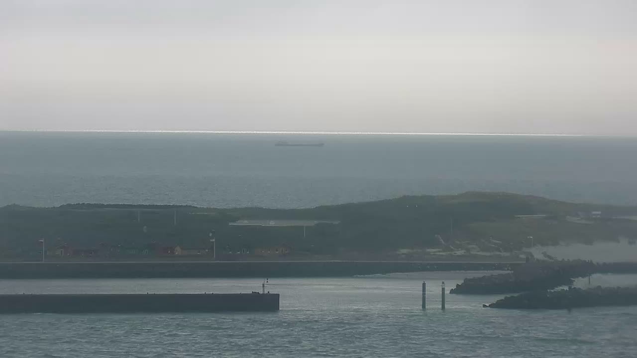 Archiv Foto Webcam Helgoland: Blick auf die Ladungsbrücke