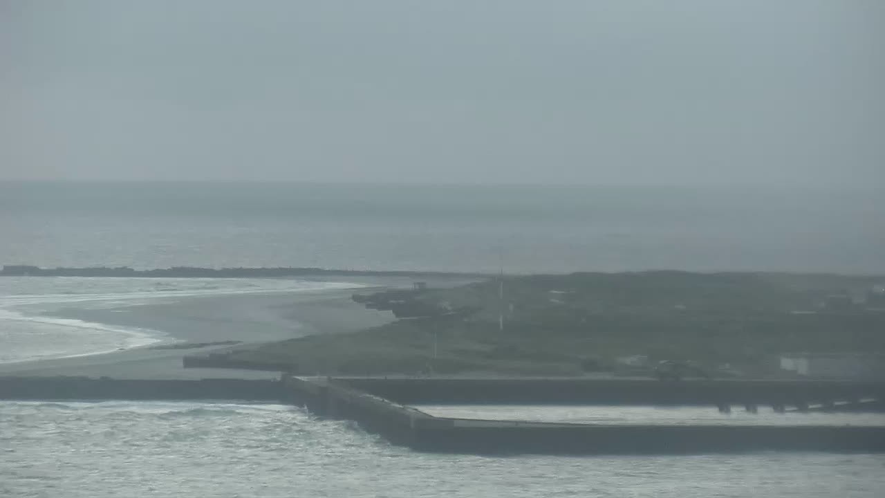 Archived image Webcam Helgoland: View of the loading bridge