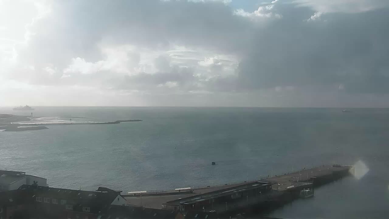 Archiv Foto Webcam Helgoland: Blick auf die Ladungsbrücke