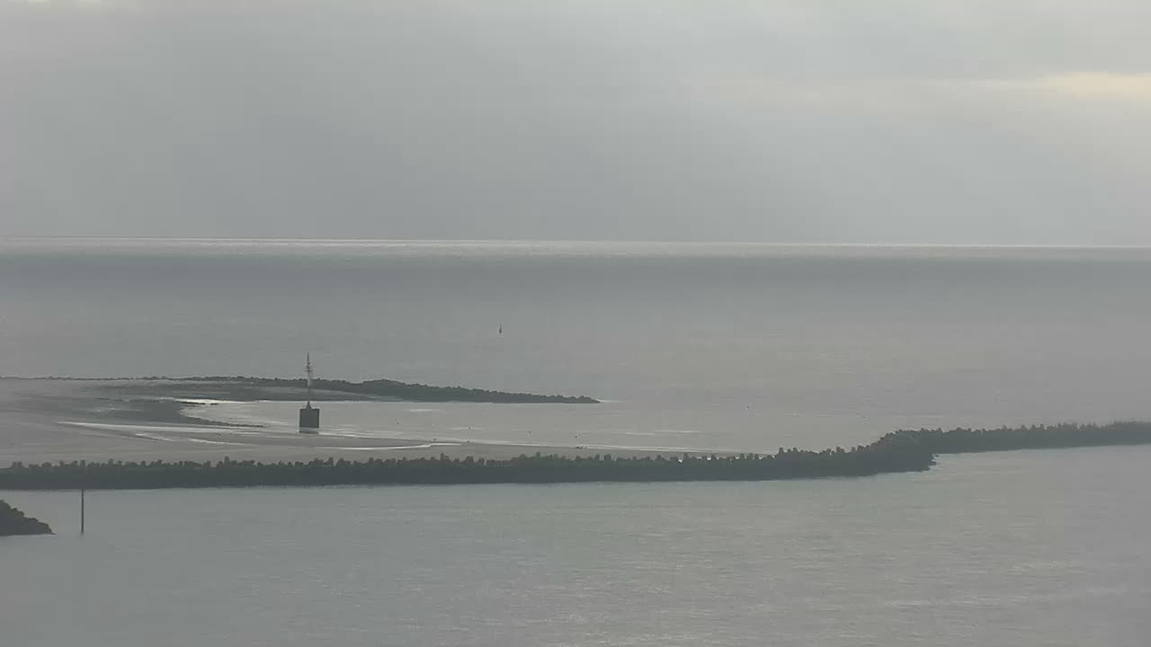Archiv Foto Webcam Helgoland: Blick auf die Ladungsbrücke