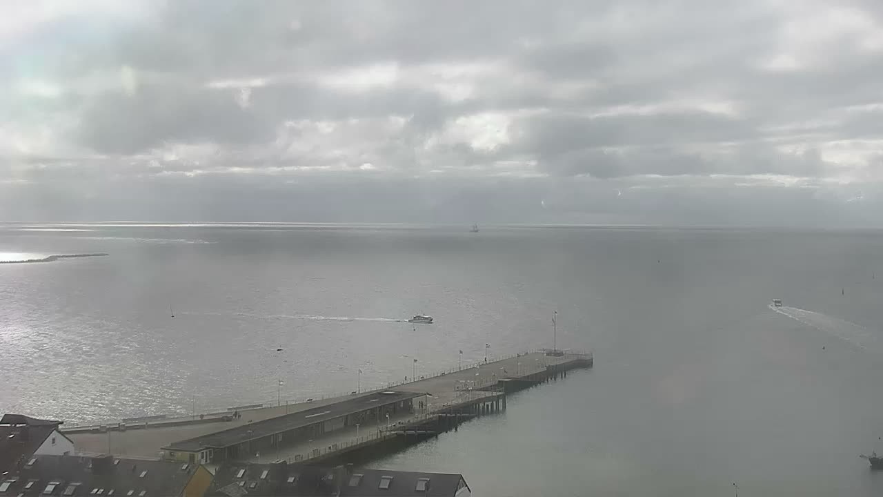 Archiv Foto Webcam Helgoland: Blick auf die Ladungsbrücke