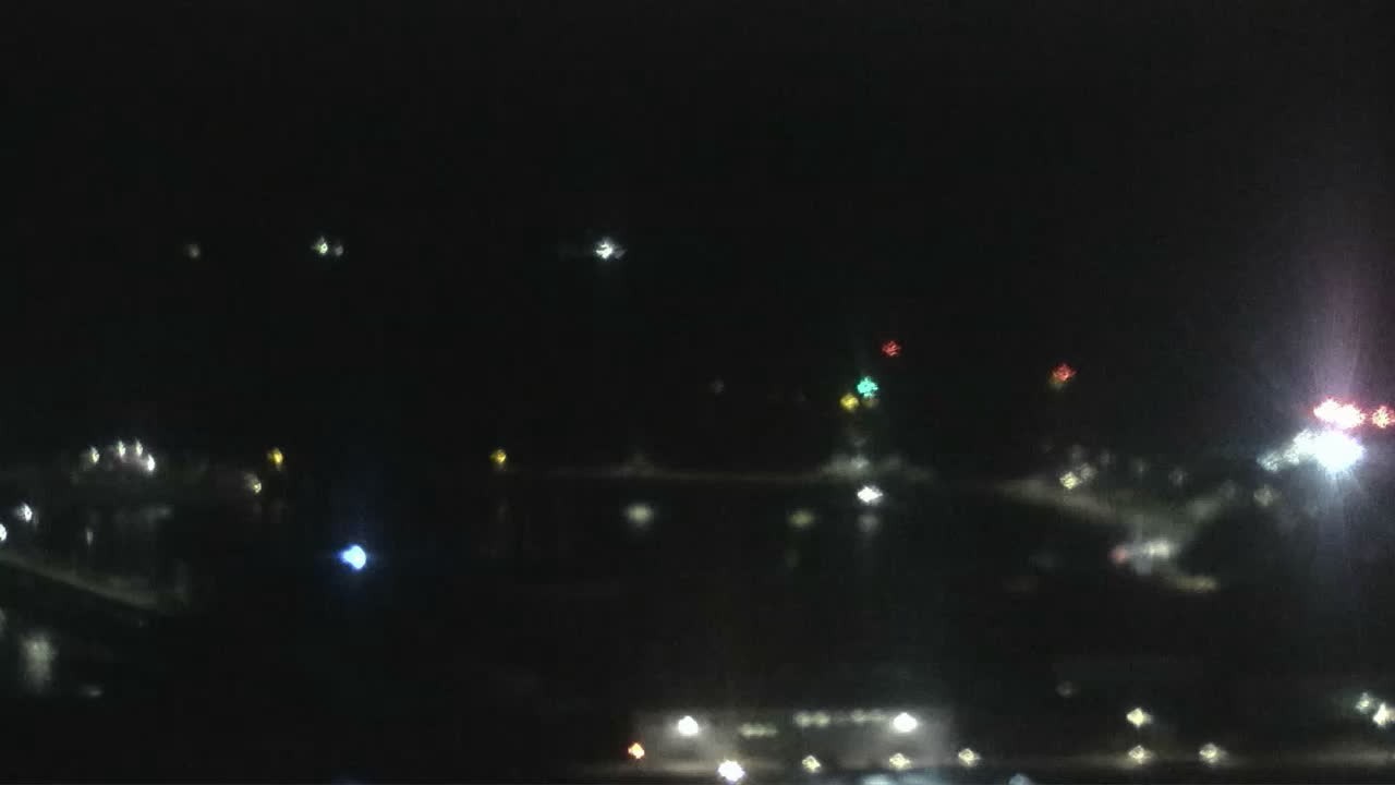 Archived image Webcam Helgoland: View of the loading bridge