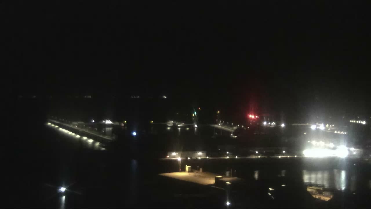 Archived image Webcam Helgoland: View of the loading bridge