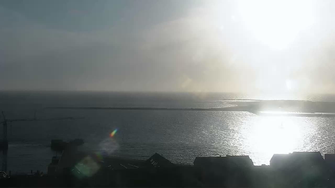 Archived image Webcam Helgoland: View of the loading bridge