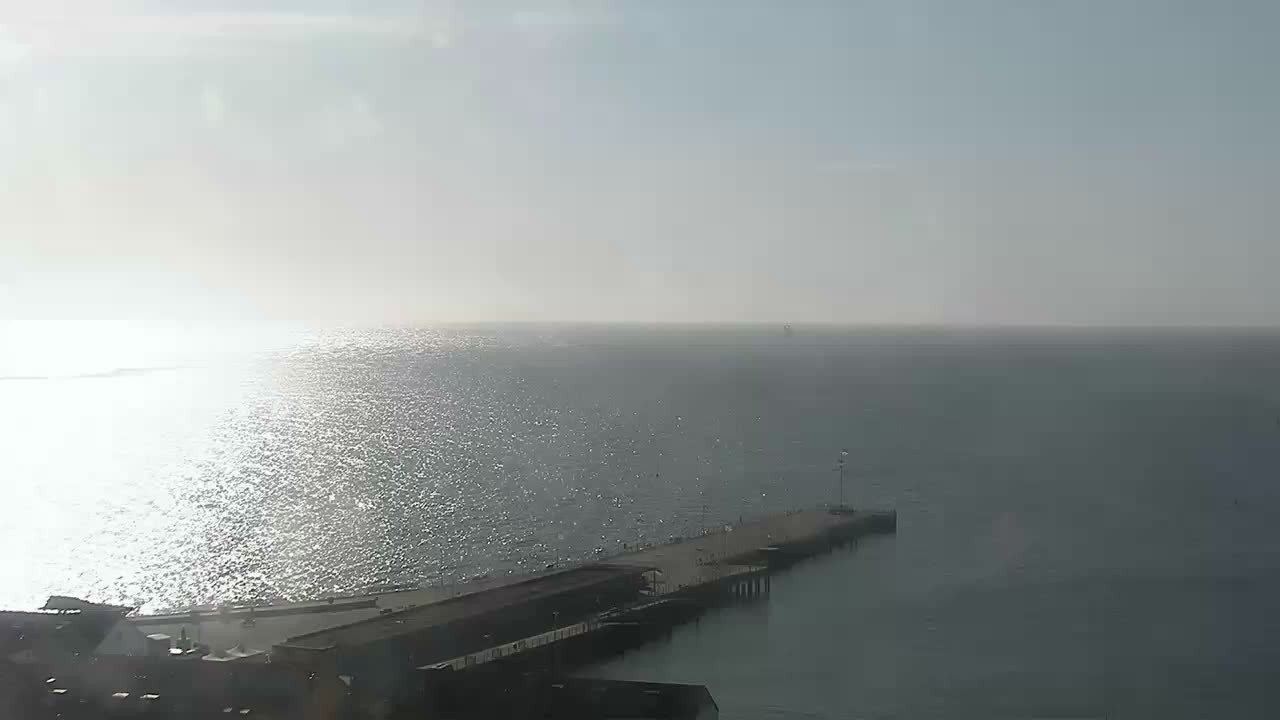 Archived image Webcam Helgoland: View of the loading bridge