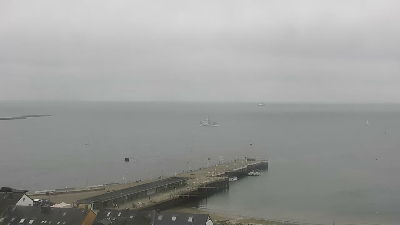 Archived image Webcam Helgoland: View of the loading bridge