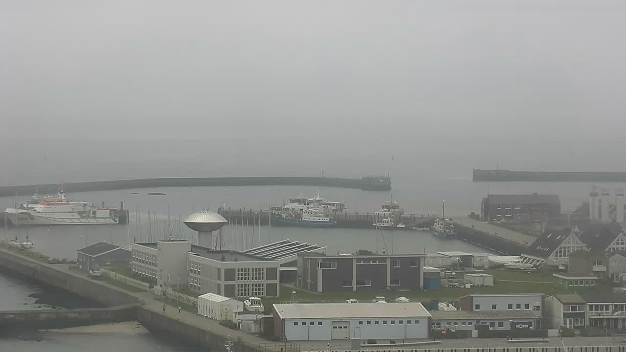 Archived image Webcam Helgoland: View of the loading bridge