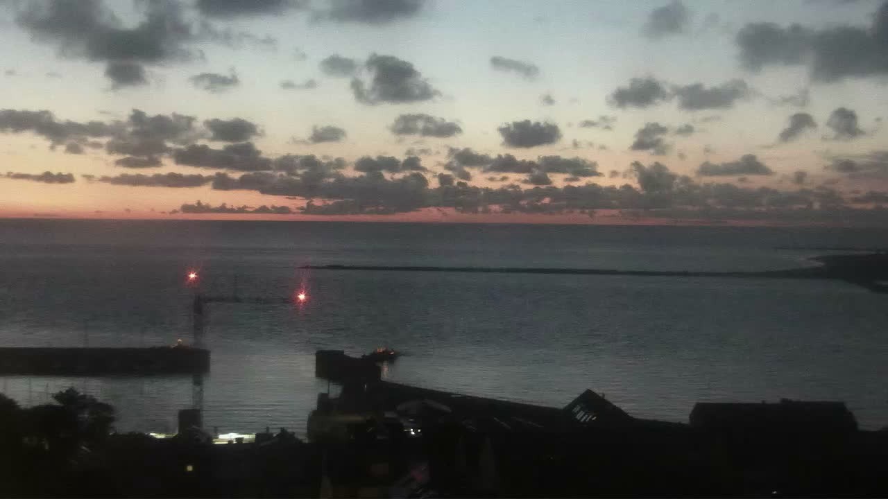 Archiv Foto Webcam Helgoland: Blick auf die Ladungsbrücke