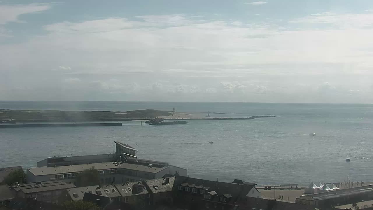 Archived image Webcam Helgoland: View of the loading bridge