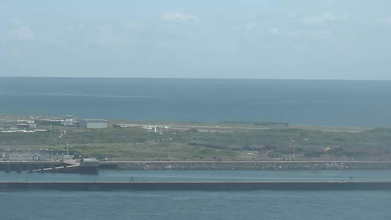Archived image Webcam Helgoland: View of the loading bridge